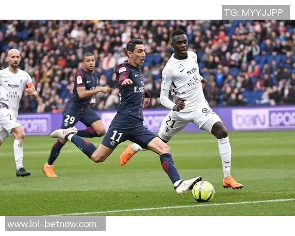 中超赛场惊现冷门巴黎圣日耳曼小胜尤文图斯引发全场沸腾